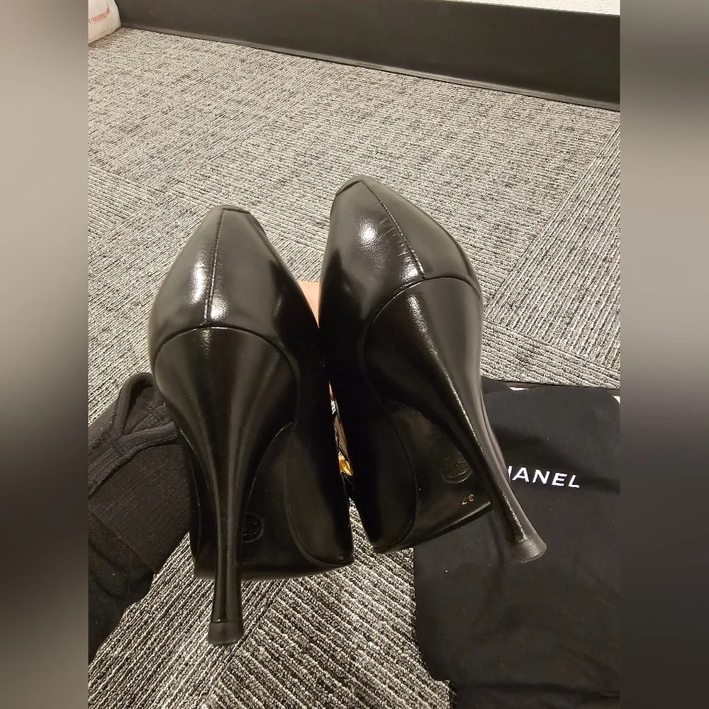 AUTHENTIC CHANEL VINTAGE NOIR CHAIN HEEL SZ 37